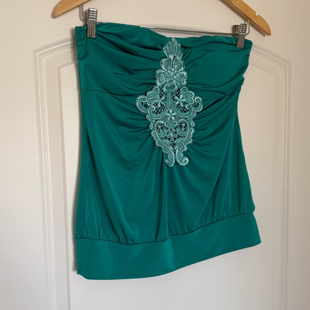 2b Bebe Ruched Front Lace Banded Bottom Tube Top (M) - Picture 2 of 7